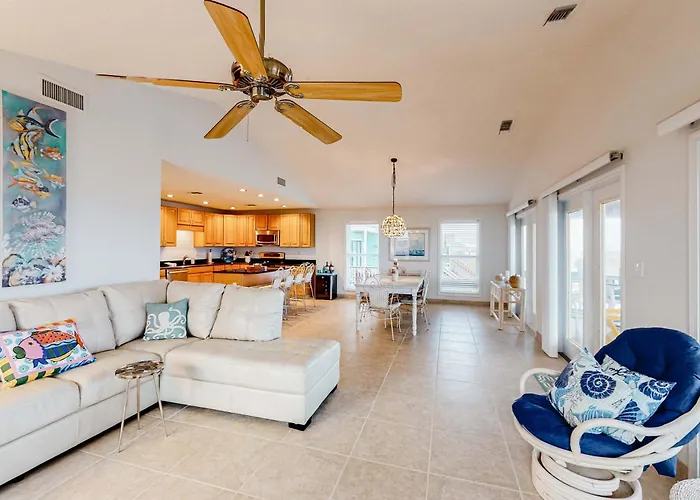 Lovely Beachfront With Balcony Ac & Washer Dryer Holiday home