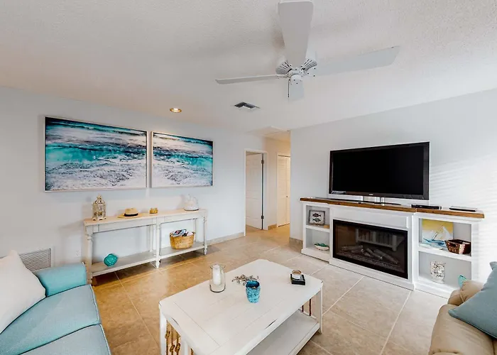 Lovely Beachfront With Balcony Ac & Washer Dryer Holiday home