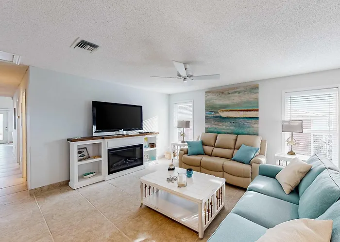 Lovely Beachfront With Balcony Ac & Washer Dryer Holiday home *