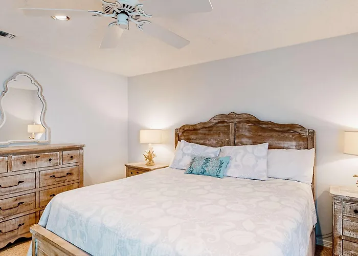 Lovely Beachfront With Balcony Ac & Washer Dryer Holiday home