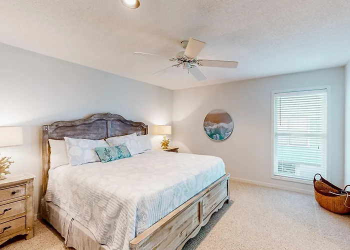 Lovely Beachfront With Balcony Ac & Washer Dryer