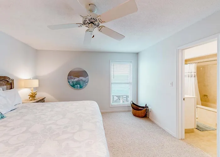 Lovely Beachfront With Balcony Ac & Washer Dryer *
