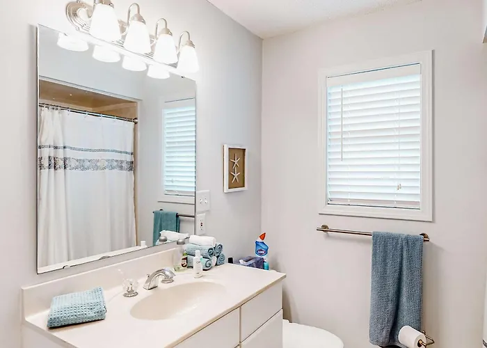 Lovely Beachfront With Balcony Ac & Washer Dryer