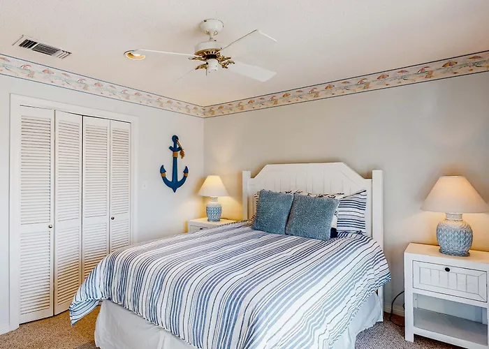 Lovely Beachfront With Balcony Ac & Washer Dryer