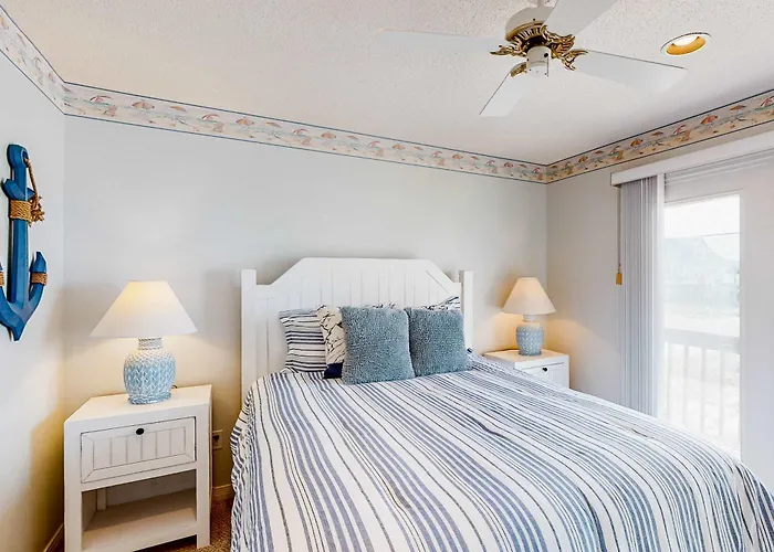 Lovely Beachfront With Balcony Ac & Washer Dryer Holiday home