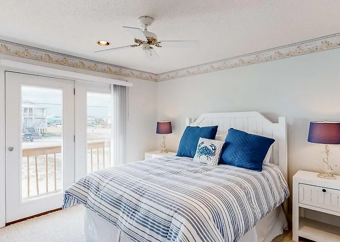 Holiday home Lovely Beachfront With Balcony Ac & Washer Dryer