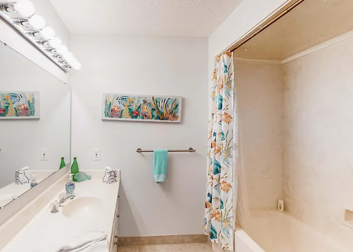 Lovely Beachfront With Balcony Ac & Washer Dryer
