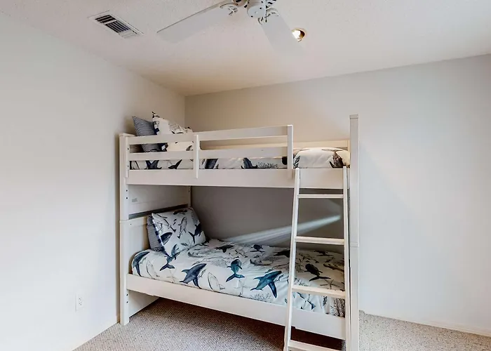 Holiday home Lovely Beachfront With Balcony Ac & Washer Dryer