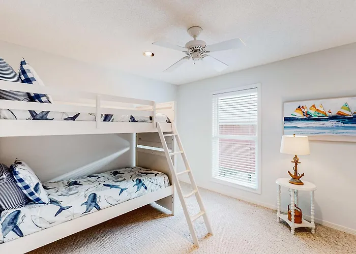 Lovely Beachfront With Balcony Ac & Washer Dryer